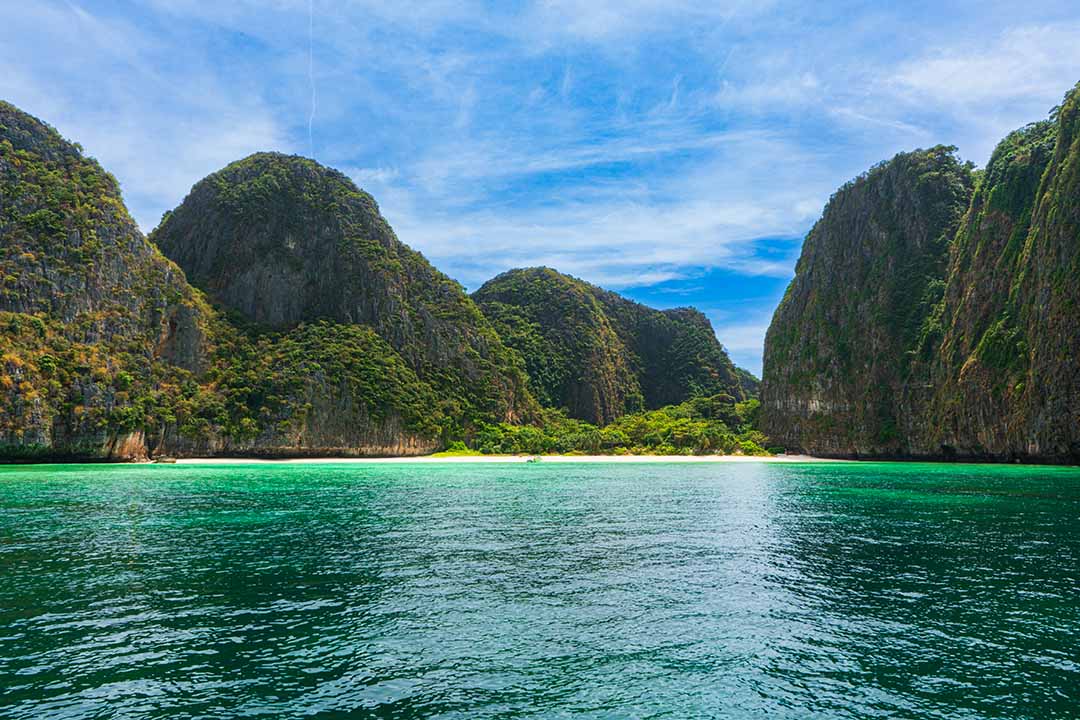 Op dit strand is in het jaar 2000 de film 'The Beach' met in de hoofdrol Leonardo DiCaprio opgenomen. Na de opnames werd dit strand zo beroemd dat het werd overspoelt door toeristen. Om de natuur zich te laten herstellen is dit strand daarna afgesloten. Het voordeel is dat je een foto kunt nemen zonder afleiding, alleen de prachtige natuur is goed te zien.